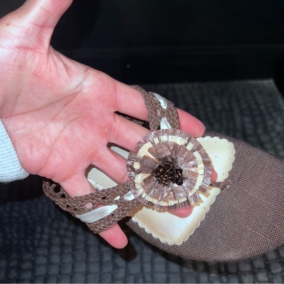 - Apostrophe Brown/ beige SZ:9 Y2K Fairy Floral Slip On Kitten Heel Sand… - Picture 7 of 8